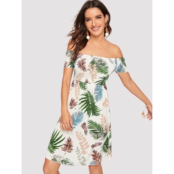 Plus Size Off Shoulder Jungle Leaf Print Dress - Picture 2 of 5